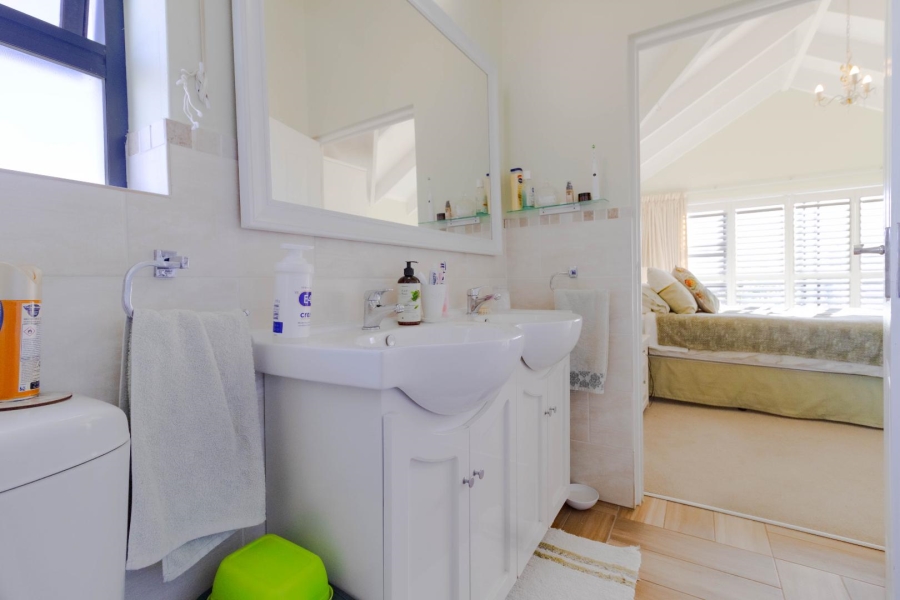 3 Bedroom Property for Sale in Sandbaai Western Cape